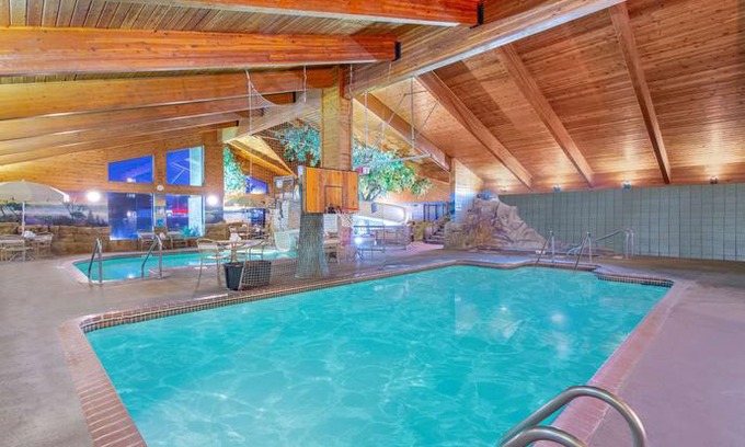 Chippewa Falls Hotel | AmericInn by Wyndham Chippewa Falls