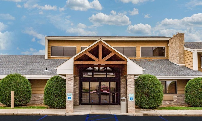Dickinson Hotel | AmericInn by Wyndham Dickinson