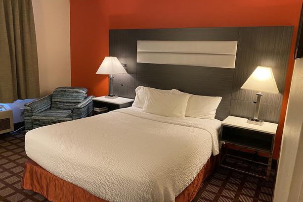 Hudson Hotel | AmericInn by Wyndham Hudson