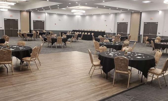 Mounds View Hotel | AmericInn by Wyndham Mounds View Minneapolis