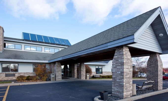 Monroe Hotel | AmericInn by Wyndham Monroe