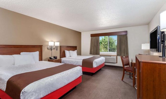 Monroe Hotel | AmericInn by Wyndham Monroe