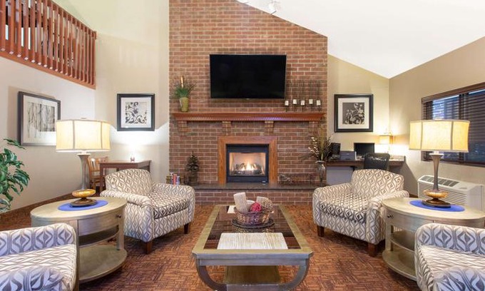 New London Hotel | AmericInn by Wyndham New London