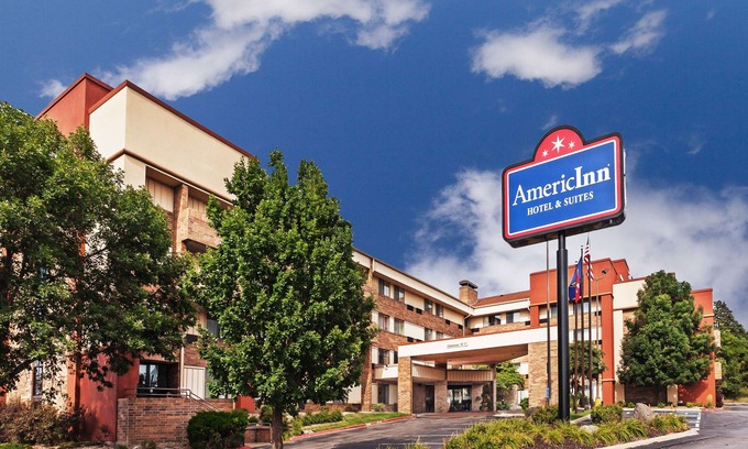Omaha Hotel | AmericInn by Wyndham Omaha