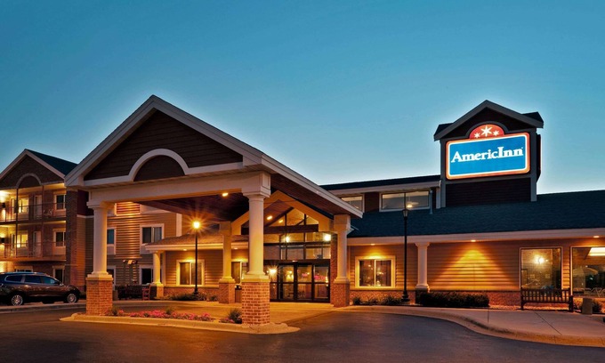 Chanhassen Hotel | AmericInn by Wyndham Chanhassen