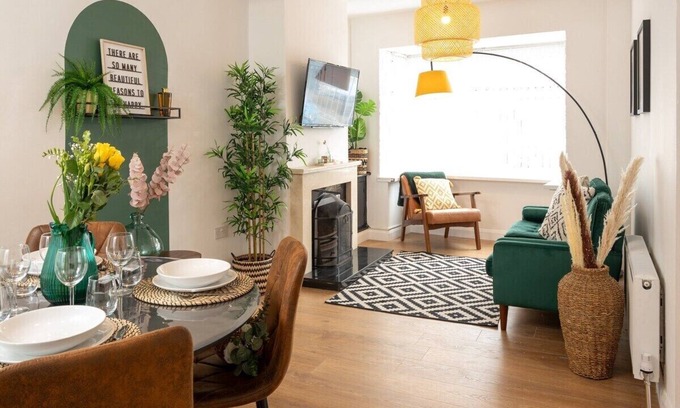 Belfast House | Amica Rose, 86 Rosebery Road, Belfast