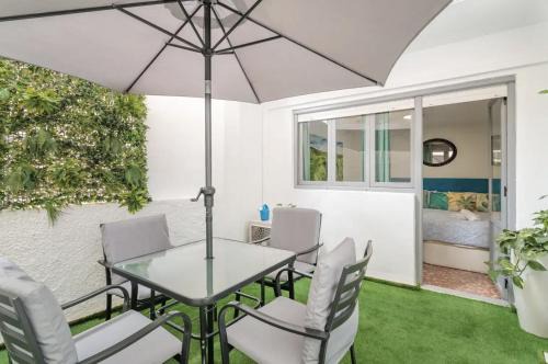 Campoamor Apartment | Amparo Home near ADDA Auditorium & Plaza de Toros Breakfast included