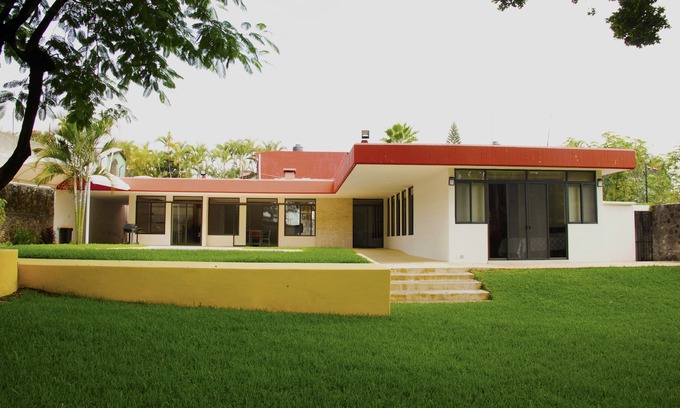 Quintas Martha House | Amplia casa de los 60's restaurada, con alberca, asador y amplio jardin