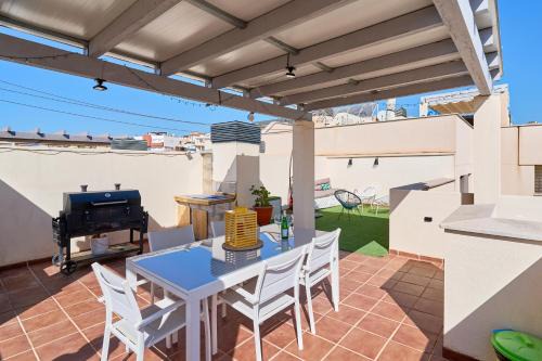 Benajarafe Apartment | Amplio Ático De 2 Habitaciones