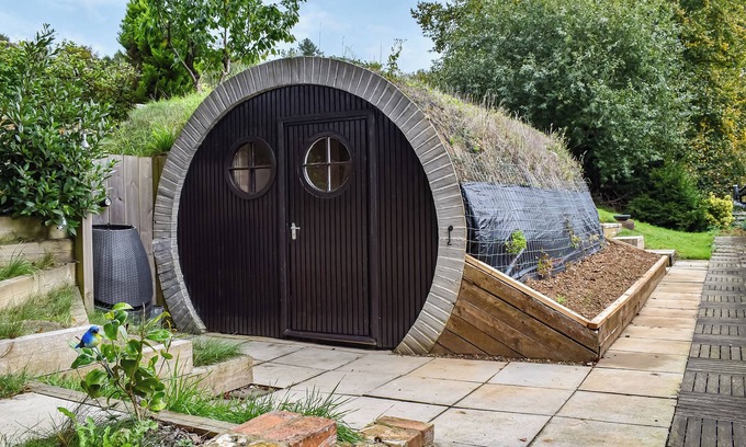 Elmsted Cottage | An amazing and extraordinary property.