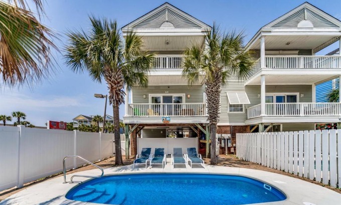 Surfside Beach House | An Amazing Surfside Beach Escape