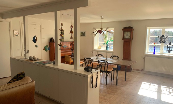 Jadraas Apartment | An apartment with generous space for socializing with family and friends.