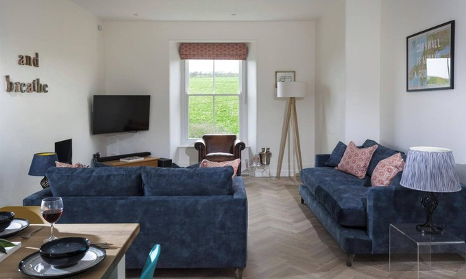 Porthcurno Apartment | An Chy Gwyn - luxury and style, short walk to Porthcurno beach, with parking