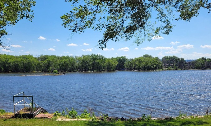 La Crosse House | An excellent home on the backwaters of the Mississippi river awaits you