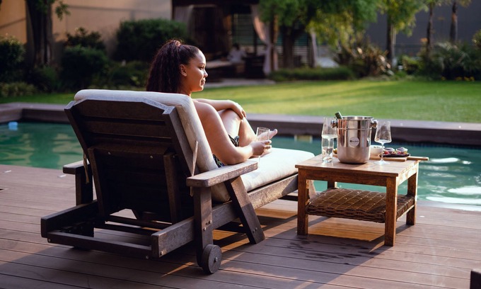 Ekurhuleni House | An exquisitely crafted boutique home Infront of the Korsman Bird Sanctuary Lake.