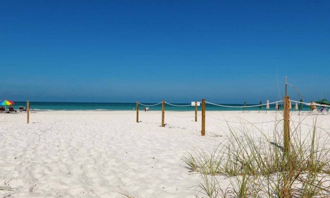 Siesta Key Condo | Anchorage Resort 5th Floor 2 bedroom condo with Beach Access 0888