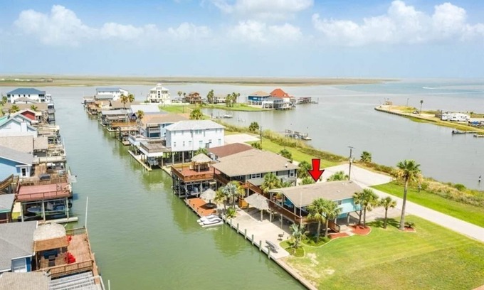 San Luis House | Anchors Away! Comfortable Beach and Fishing Getaway