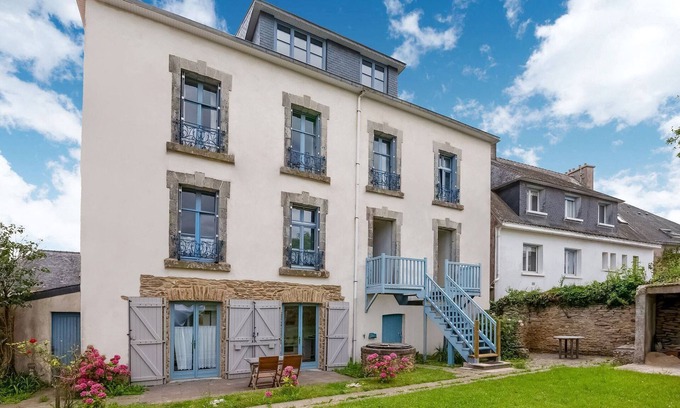 Le Pouldu Apartment | Ancienne Gendarmerie with Sea Views