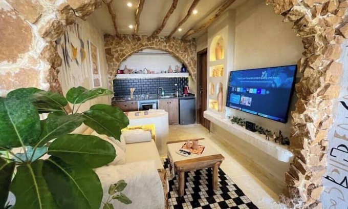 Al Haram Apartment | Ancient Pyramids View Retreat with Jacuzzi 806