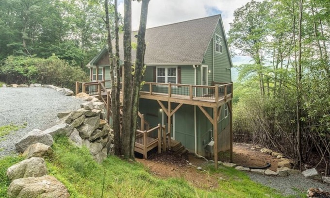 Beech Mountain Ski Chalet | Angels Overlook Chalet and Winter Holiday Ski Haus