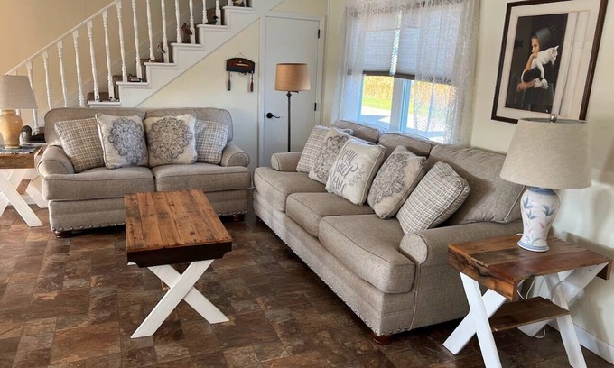 Howe House | Angler's Place at Pigeon Lake