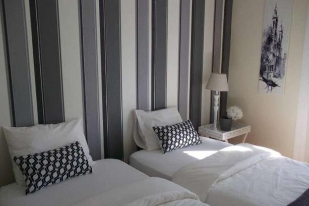 Lisbon Old Town Apartment | Angola Top Floor 6 Bedrooms