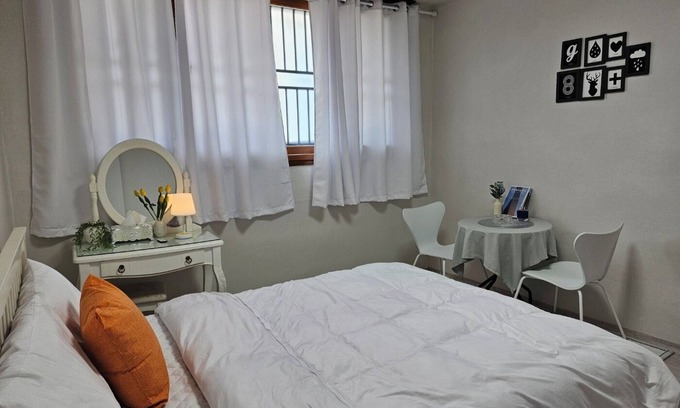 Pyeongtaek House | Anjeongri Gate 3 minutes away 2 rooms (Q,Q) Private house