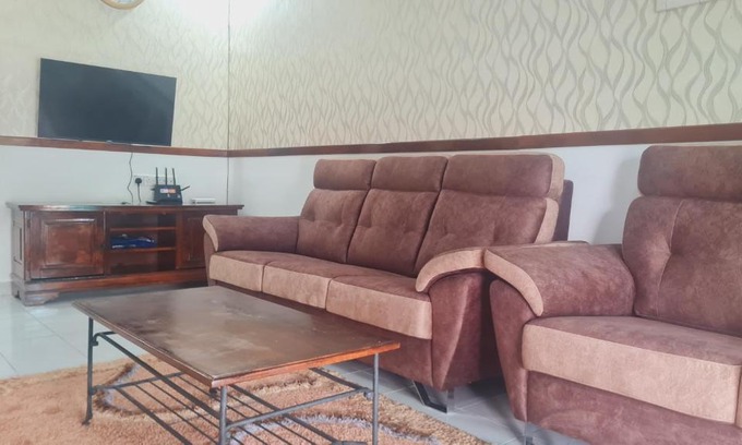 Banting House | Anjung KLIA House 31 With Neflix
