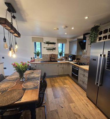 Totnes House | Anna's Place