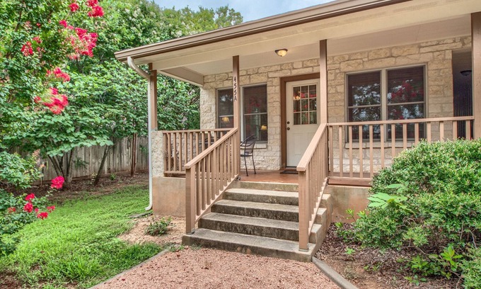 Fredericksburg Cottage | Annette's Cottage A, 1.1 mile to Main Street, 4 min. drive, can walk.