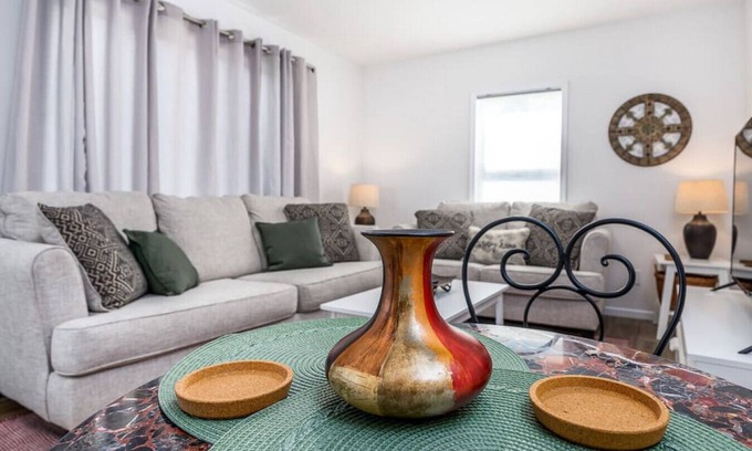 Dubuque House | Annie`s on Adair - NO Step Entry