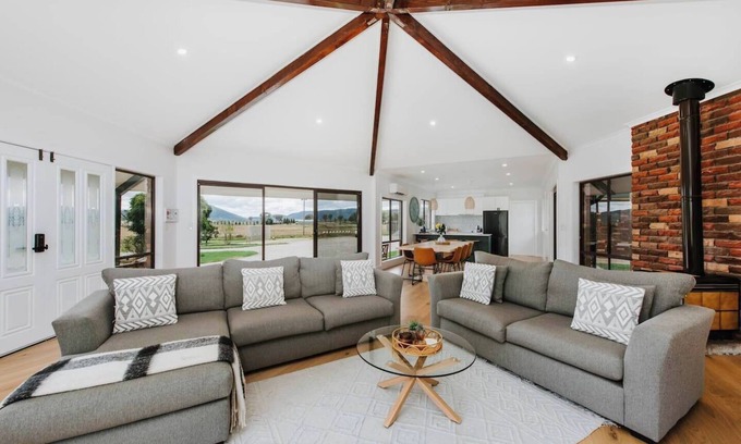 Erudgere House | Anton Pavilion Cheerful Country Solace in Mudgee