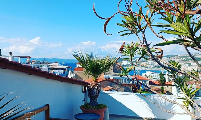 Kusadasi House | Anzac Golden Bed