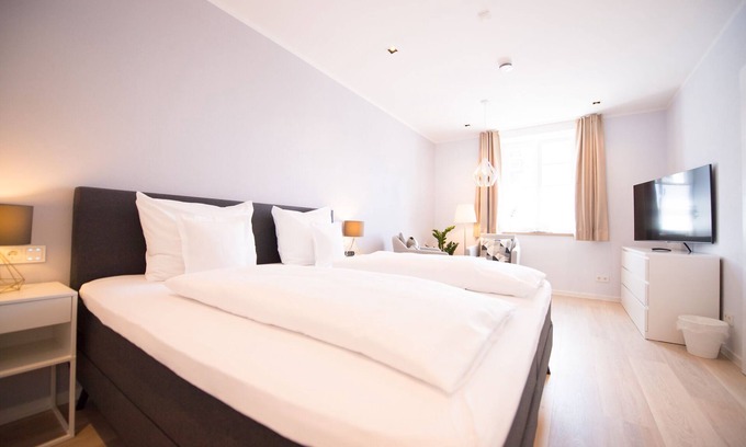 Uerzig Apartment | Ap 8 - Herrenberg-Junior Suite-Deluxe-Ensuite with Shower-Courtyard view