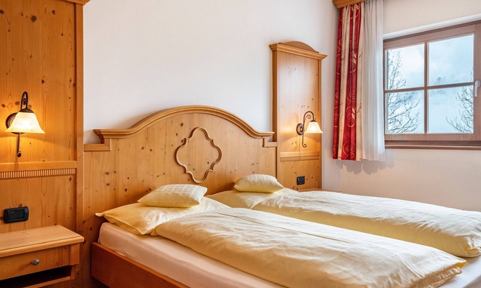 Livinallongo del Col di Lana Apartment | Apartment 'Apartments Mirabell Nicole' with Mountain View, Shared Terrace and Wi-Fi