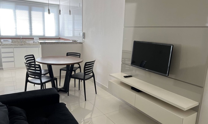 Pampulha Apartment | AP2: 300 megs of internet, with air, new.