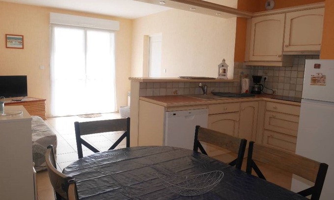 Saint-Gilles-Croix-de-Vie Apartment | Apartment Saint-Gilles-Croix-de-Vie, 1 bedroom, 4 persons