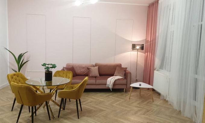 Szczawno-Zdroj Apartment | Apartament CzarnoRóżowy