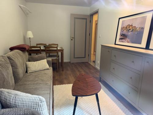 Wawer Apartment | Apartament - Mieszkanie, nocleg przy Centrum Zdrowia Dziecka - Warszawa Międzylesie Wawer - Dzięcieliny 15