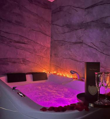 Radom Apartment | Apartament z Jacuzzi Klimatyzacja Prywatny Parking