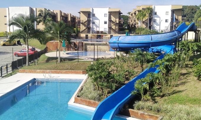 La Tebaida Apartment | Apartamento 3 Piscinas Jacuzzi Tobogán y Zonas Verdes Cerca al Parque del Café
