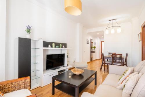 Capuchinos Apartment | Apartamento Capuchinos Centro by Renthas