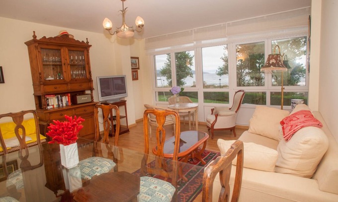 Sardinero Apartment | Apartamento Playa de Sardiñeiro con vistas al mar