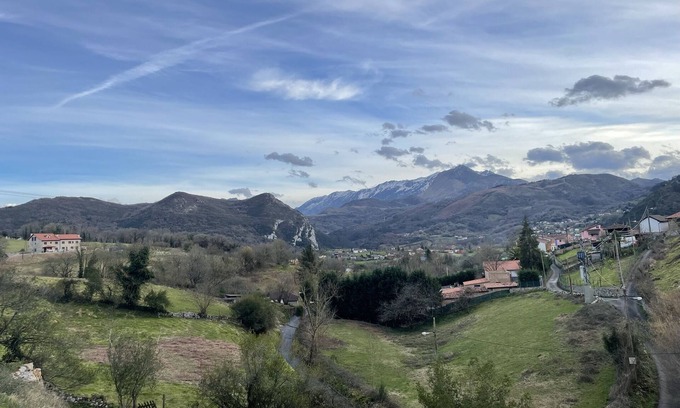 Santa Marina de Oblanca Apartment | Apartamentos Las Caldas. Cueva Lluera , a 15 Minutos del Casco Antiguo de Oviedo