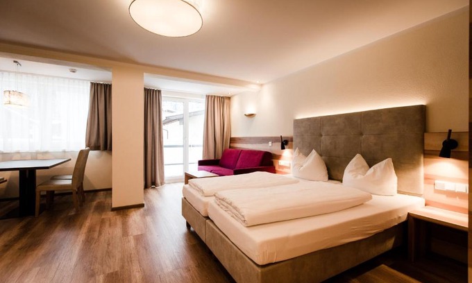 Vorderlanersbach Apartment | Aparthotel Dorfplatzl Garni