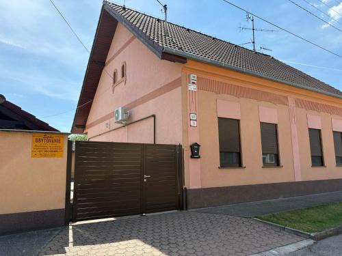 Sturovo Apartment | Apartmán Šipková