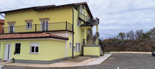 Buzdohanj Apartment | Apartman Emily