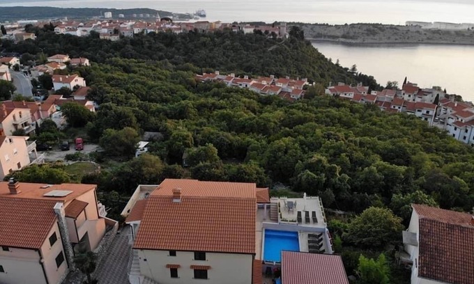 Municipality of Omisalj Condo | Apartman with pool "Sabine 2"
