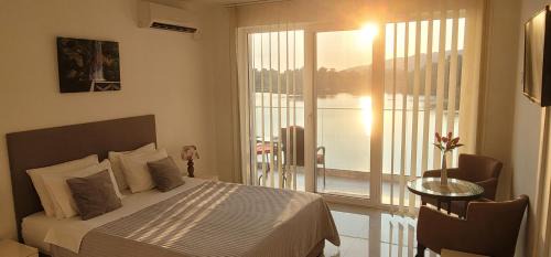 Veliko Gradiste Bed & Breakfast | Apartmani MITIĆ