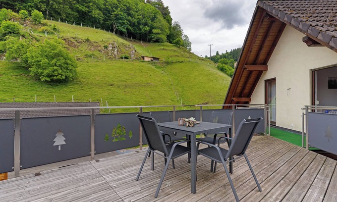 Bad Peterstal-Griesbach Apartment | Apartment 'Schwarzwaldperle' with Private Terrace, Shared Garden and Wi-Fi